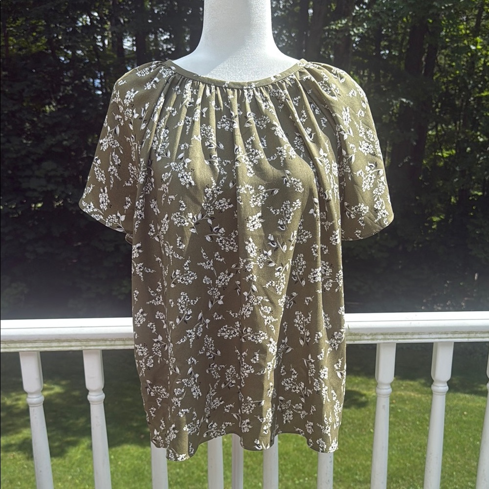 Premise olive green and floral Short Sleeve Relaxed Blouse